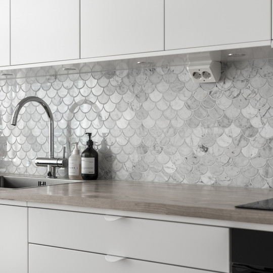 Marmor Bricmate U Fish Scale Carrara Polished 7x7 cm