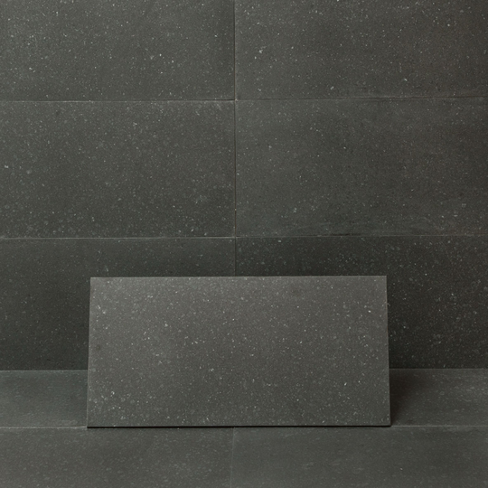 Granit Arredo Ibrastone Black Mattpolerad 31x61 cm