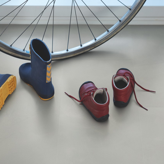 Vinylgolv Pergo Tile Grey Soft Concrete